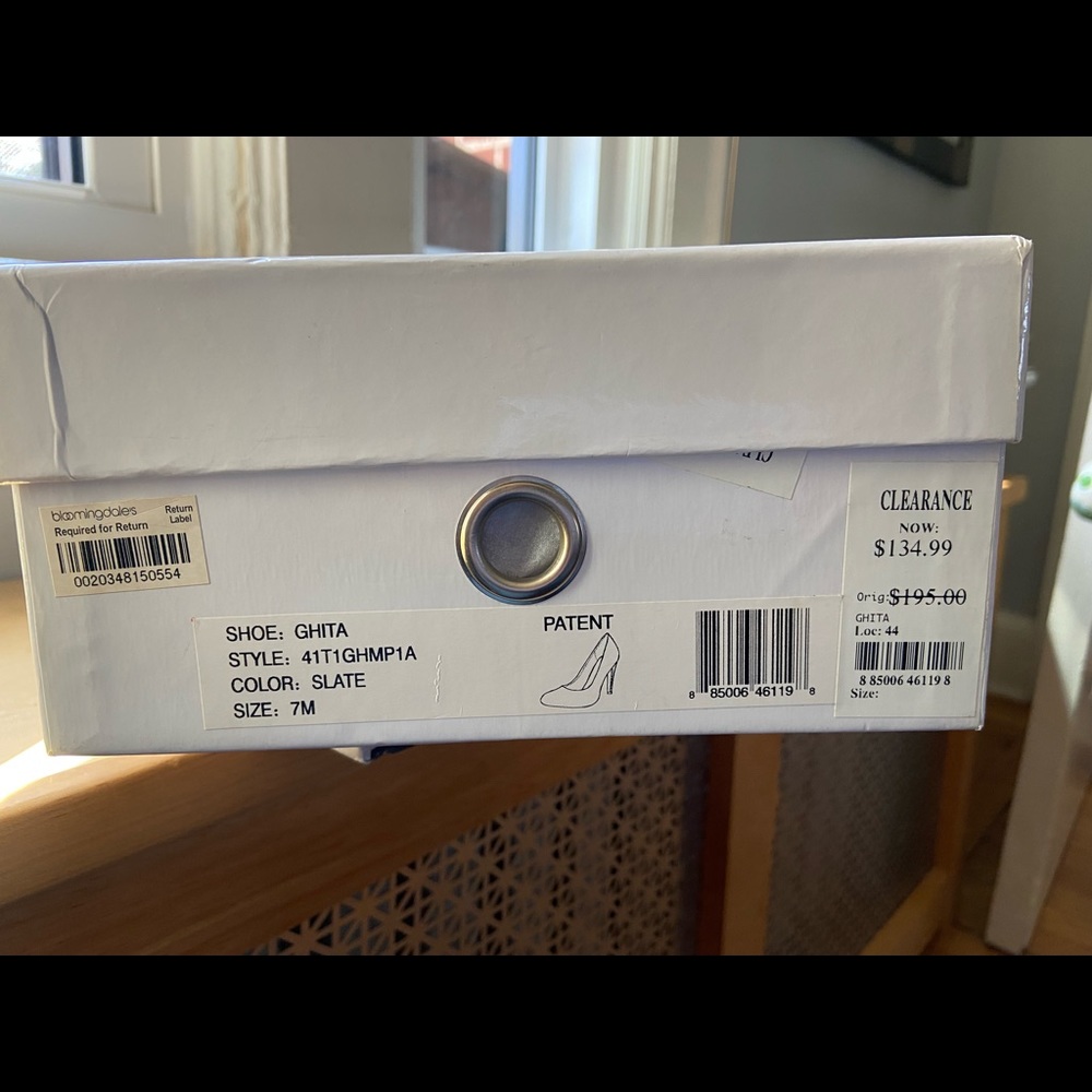 Michael Kors patent leather pump. Size 7 - Picture 8 of 10